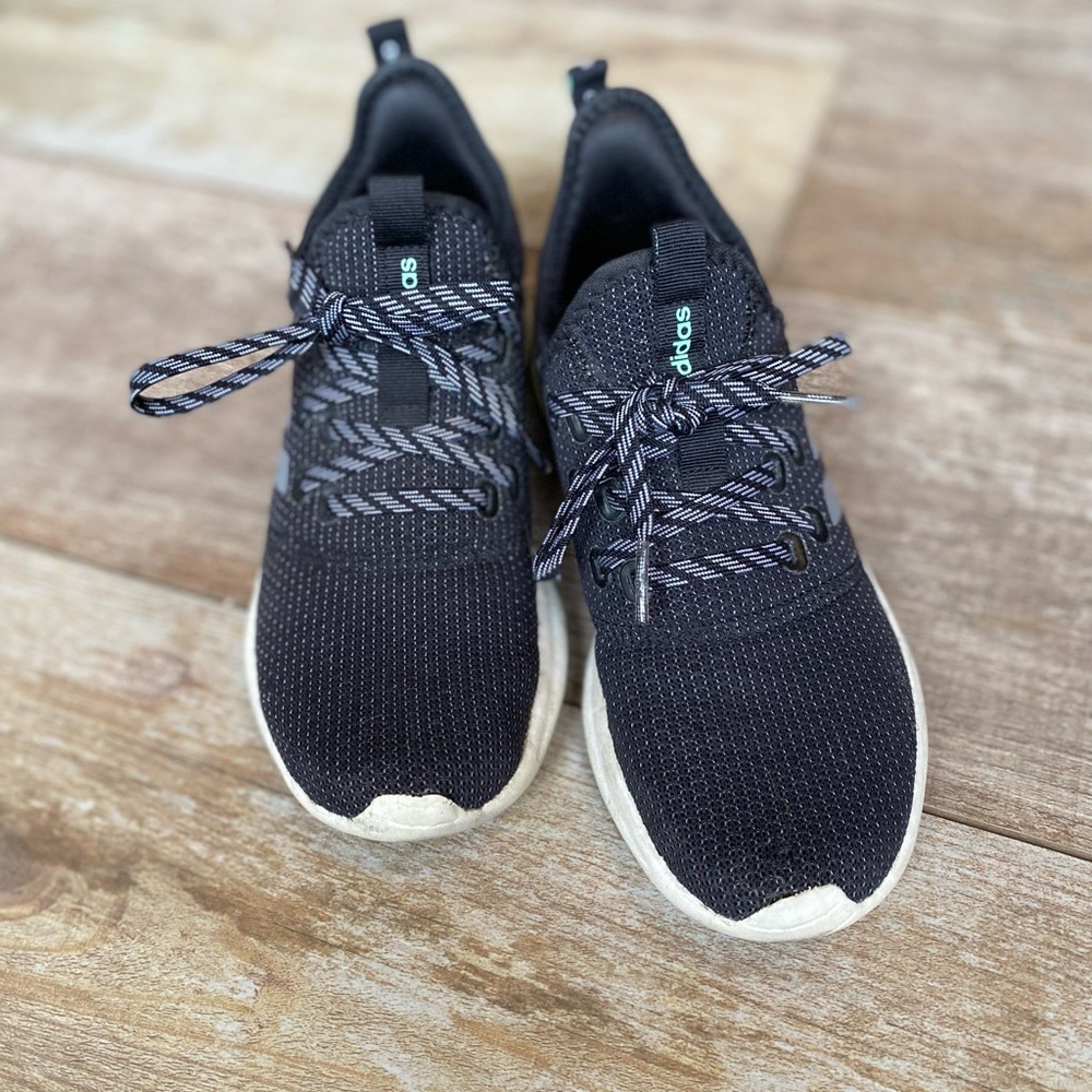 Adidas Women sz 6